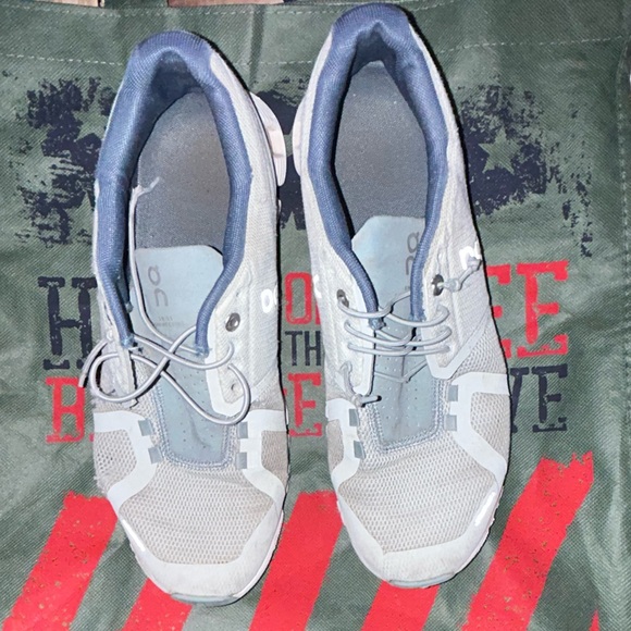 On cloud lifestyle shoes women’s size 9 grey white - Picture 3 of 6